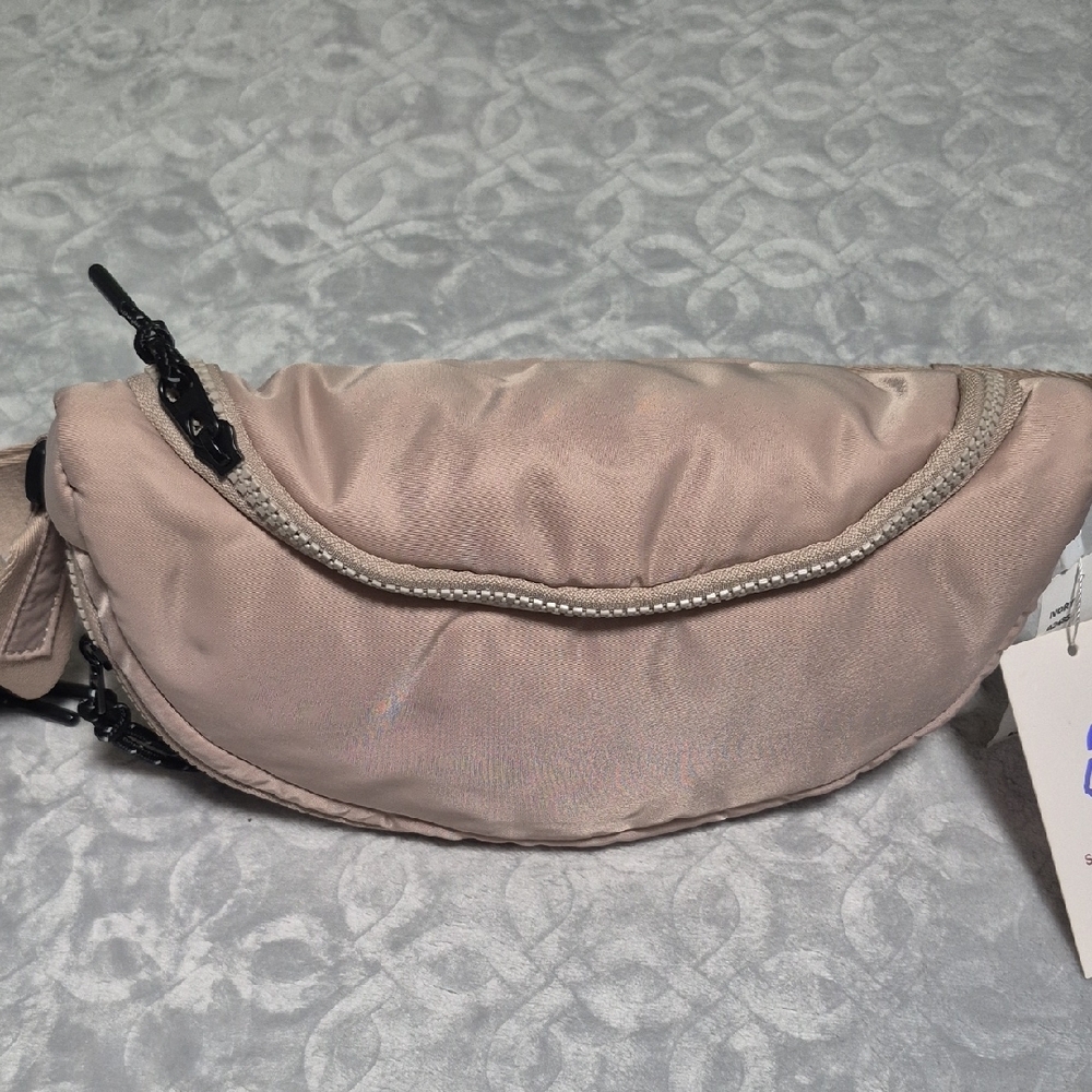 Street Level Ivory Crossbody Bag NWT - Picture 3 of 10